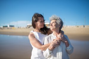 Pflege im Sommer – Tipps für Angehörige und Pflegebedürftige