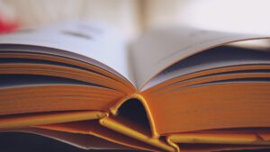 Pflege-Lexikon (A–Z): Die wichtigsten Pflegebegriffe einfach erklärt